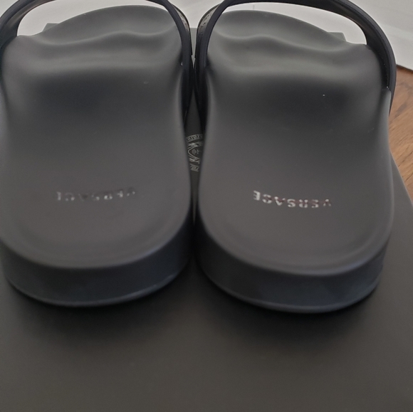 Versace La Medusa Pool Slides - Picture 5 of 12